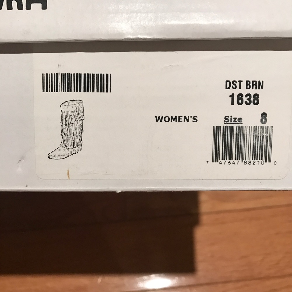 Euc Minnetonka 3 Layer Fringe Boot, Size 8 - image 5